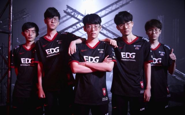 也见证了她 也见证了她